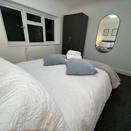 Apartamento Modern & Stylish Haven In Heart Of Londres Exterior foto
