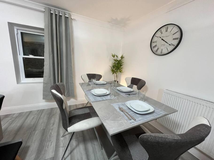 Apartamento Modern & Stylish Haven In Heart Of Londres Exterior foto