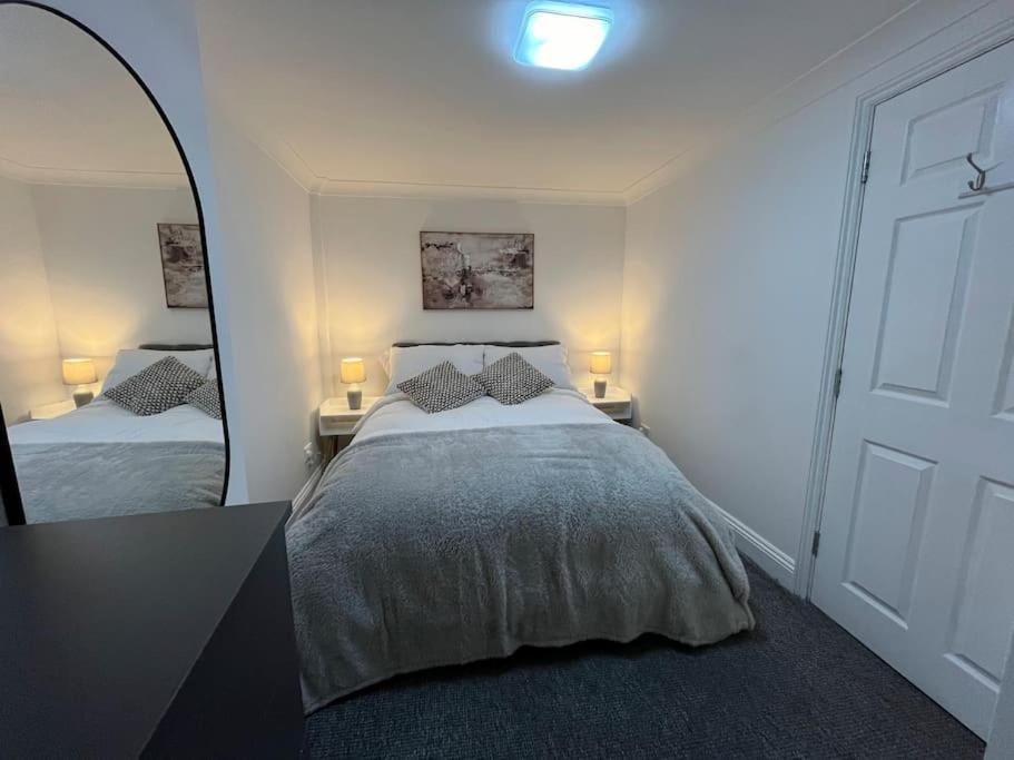 Apartamento Modern & Stylish Haven In Heart Of Londres Exterior foto