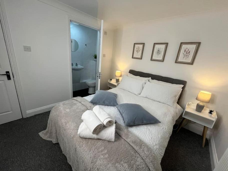 Apartamento Modern & Stylish Haven In Heart Of Londres Exterior foto