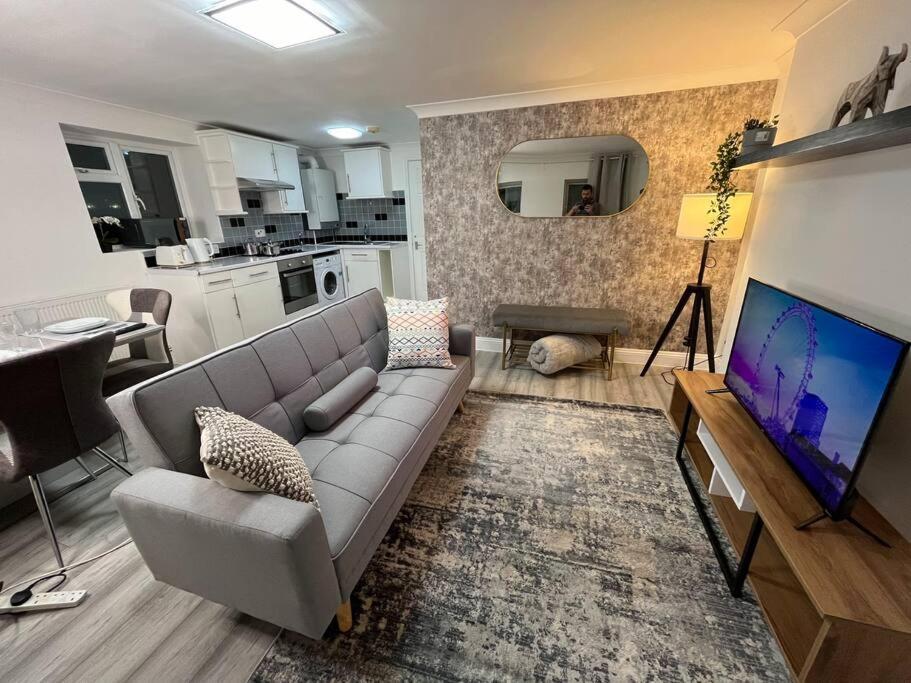 Apartamento Modern & Stylish Haven In Heart Of Londres Exterior foto
